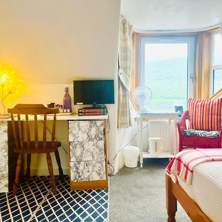 Rowantreebank Bed And Breakfast Аррочар Экстерьер фото